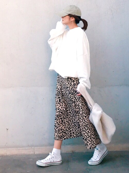 LUMIEさんのスウェット「着るだけで可愛い!大人の抜け感!ボリューム袖・ゆったりプルオーバー(reca|レカ)」を使ったコーディネート