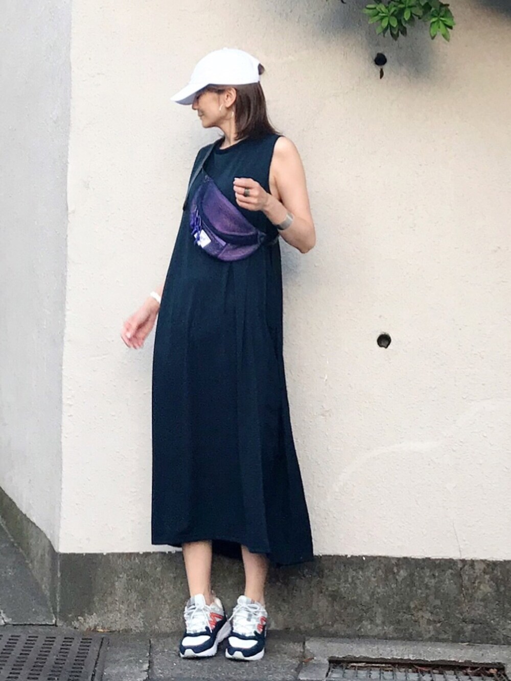 「夏、オトナカジュアル、リラックススタイル、ノースリーブ、カジュアルコーデ、summer、ワンピース、キャップ、ダッドスニーカー、ボディバッグ」｜「audrey and john wadのクルーネックロングワンピース《異素材切替》【雑誌VoCE7月号掲載】（ワンピース、ブルー系）」を使った、ＬＵＭＩＥさん（レディース・163cm）の夏コーディネートの1枚目の写真