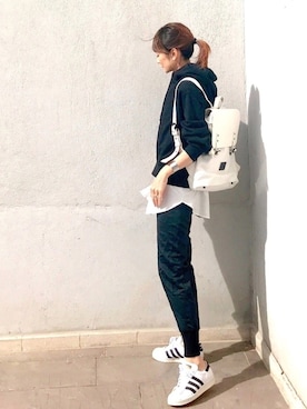 「theory（セオリー）のアイテム（パンツ）」を使った、ＬＵＭＩＥさん（レディース・163cm）の秋コーディネート