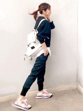 「theory（セオリー）のアイテム（パンツ）」を使った、ＬＵＭＩＥさん（レディース・163cm）の秋コーディネート