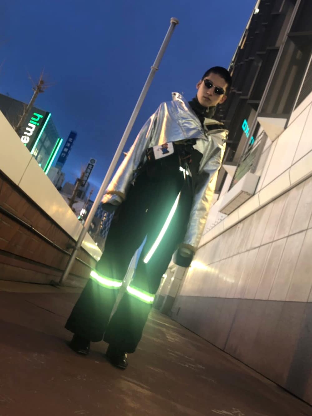 「春コーデ、カジュアルコーデ、オトナカジュアル、ワイドパンツ、奇抜、ファイヤーマンジャケット、リフレクター、ストリート、革靴、ootd」｜「FLAGSTUFFの＜FLAGSTUFF × Lambda Takahashi × BY＞ WORK MAN PT BK/パンツ ◆（その他パンツ、ブラック系）」を使った、シマリスさん（メンズ・175cm）の春コーディネートの1枚目の写真