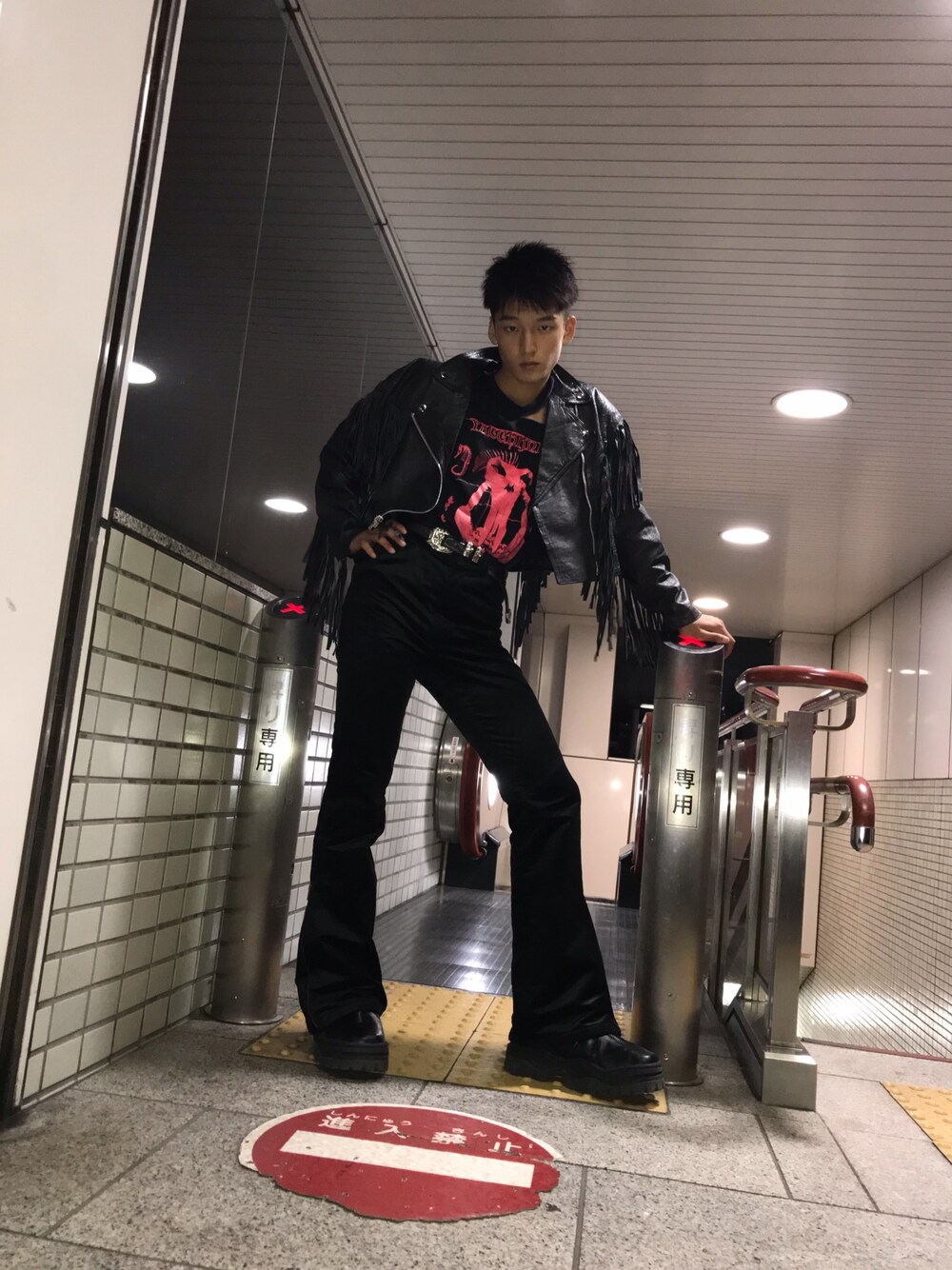 「フリンジ、ライダース、秋のコーデ、パンク、フレアパンツ、厚底ブーツ、ウエスタンベルト、EYTYS、vintage、古着」｜「EYTYSの＜Eytys＞ RAVEN/ブーツ（ブーツ、ブラック系）」を使った、シマリスさん（メンズ・175cm）の秋コーディネートの1枚目の写真