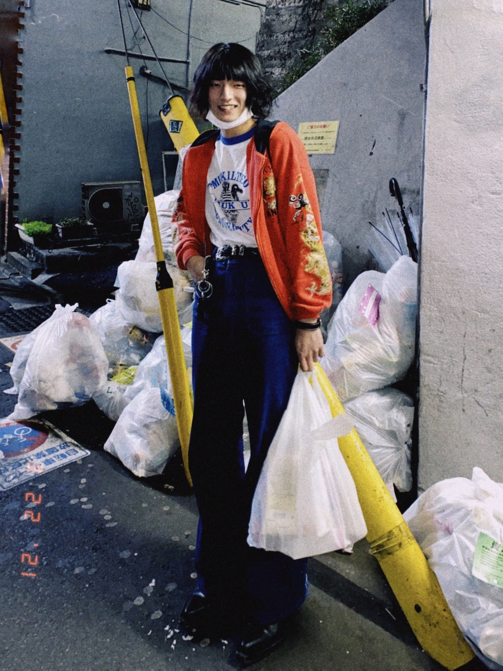 「山本寛斎、KANSAI YAMAMOTO、ラングラー、Wrangler、vintage、フレアパンツ、ブーツカットパンツ、デニム、古着、ラグランTシャツ」｜「kansai yamamotoのアイテム（パーカー、レッド系）」を使った、シマリスさん（メンズ・175cm）の春コーディネートの1枚目の写真