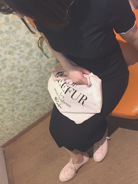「黒×ピンク」｜「アイテム（スニーカー）」を使った、suuさん（レディース・153cm）の春コーディネート