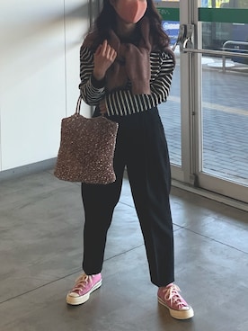 「黒×ピンク」｜「アイテム（スニーカー）」を使った、suuさん（レディース・152cm）の春コーディネート