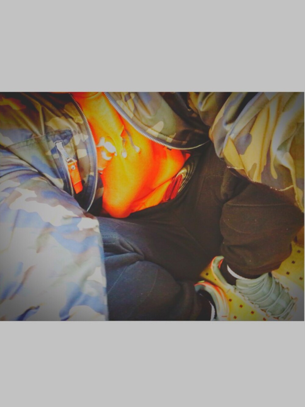 「street、スニーカー、ZARA、AIR JORDAN、orange」｜「ZARAのアイテム（パーカー、オレンジ系）」を使った、yokkunさん（メンズ・177cm）の春コーディネートの1枚目の写真