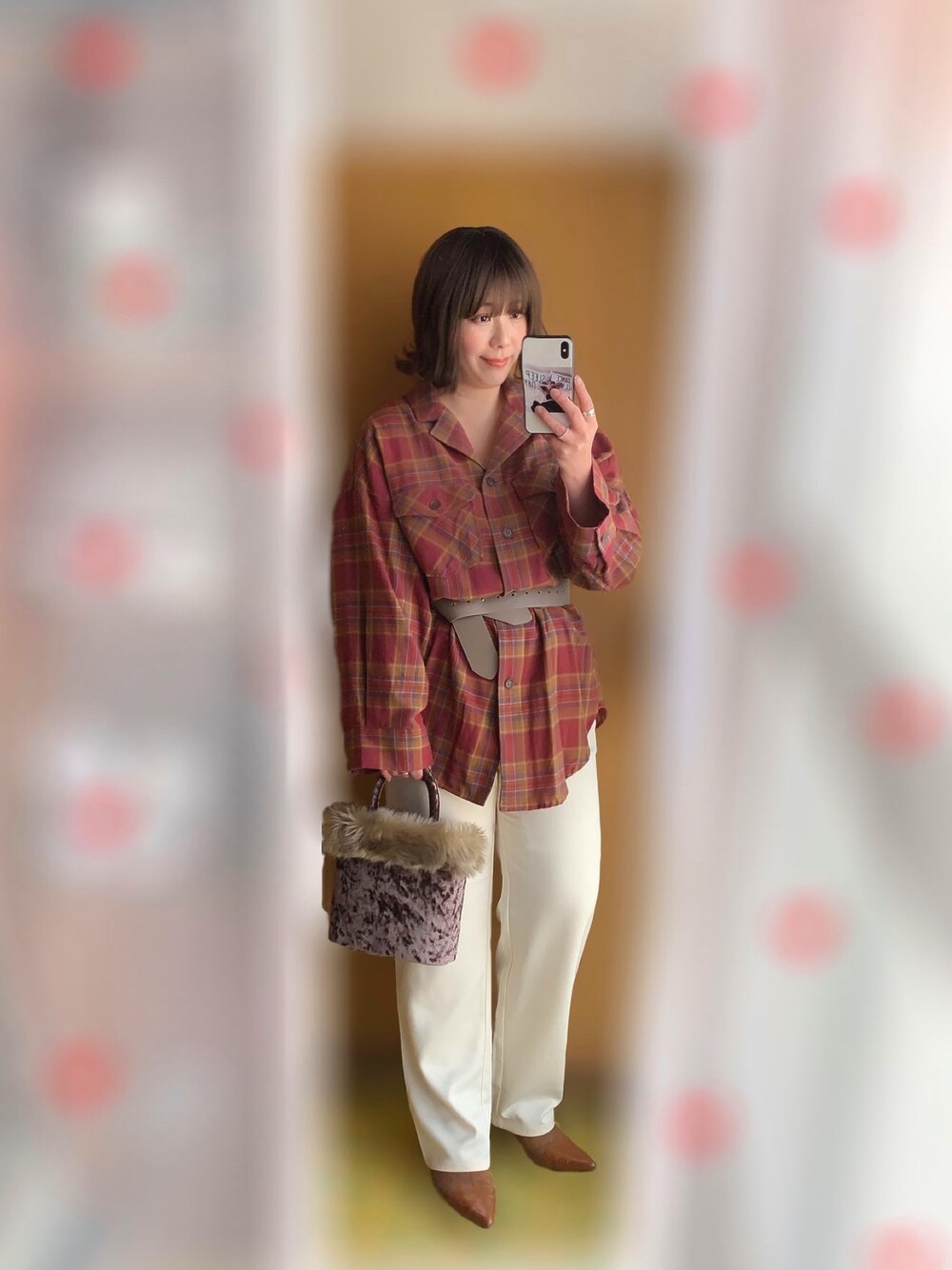 「秋のコーデ、オトナカジュアル、ぽっちゃり、ぽっちゃりコーデ、ラクチンコーデ、チェック、GU、ファー小物、ブーツ、お洒落さんとつながりたい」｜「LINEASTORIAの【フルウィッグ・ミディアム】アメリボブ（ウィッグ、その他）」を使った、谷原小春さん（レディース・155cm）の秋コーディネートの1枚目の写真