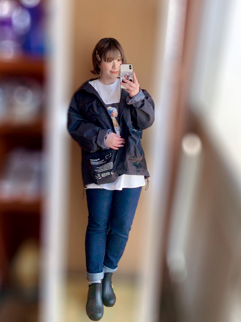 「休日コーデ、ぽっちゃり、ぽっちゃりコーデ、低身長、カジュアルコーデ、ビッグシルエット、ナイロンジャケット、ロンT、デニム、ラクチンコーデ」｜「AmiAmiのショートレインブーツ（レインシューズ、ブラック系）」を使った、谷原小春さん（レディース・155cm）の秋コーディネートの1枚目の写真