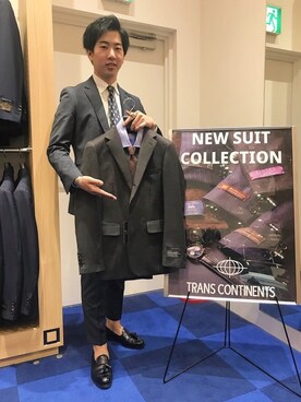 TRANS CONTINENTS　越谷レイクタウン店｜Akito M使用「TRANS CONTINENTS（ブルー　無地　春夏用　カノニコスーツ）」的時尚穿搭