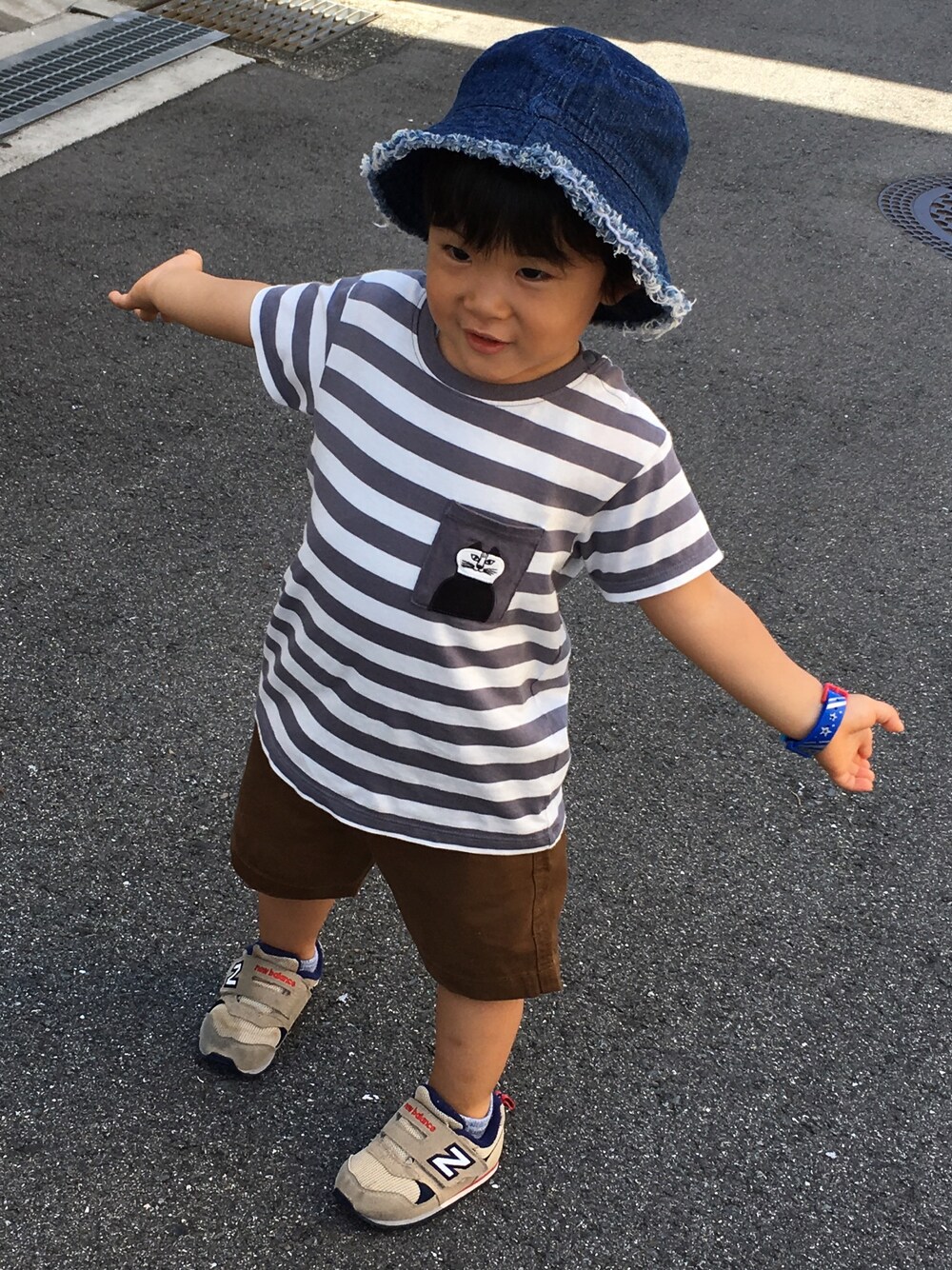 「UNIQLO、キッズコーデ、2歳」｜「ミカヅキモモコのアイテム（ハット、ブルー系）」を使った、yamaさん（キッズ・80cm）の夏コーディネートの1枚目の写真