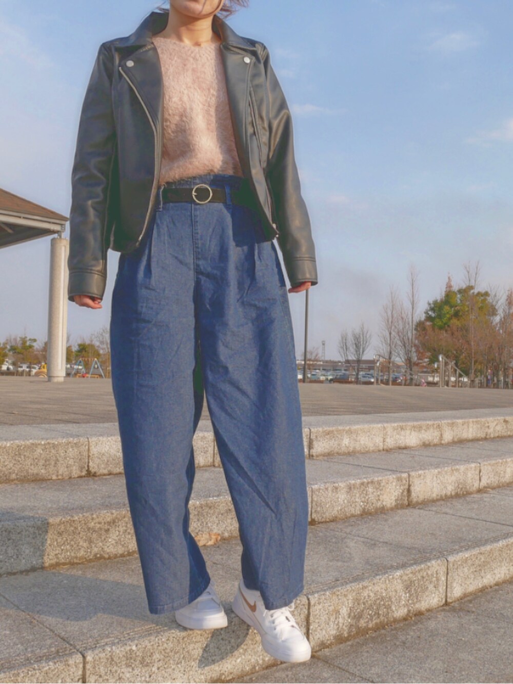 「シンプル、春コーデ、カジュアル、プチプラ、ootd」｜「GUのアイテム（パンツ、ブルー系）」を使った、MAYAさん（レディース・157cm）の冬コーディネートの1枚目の写真