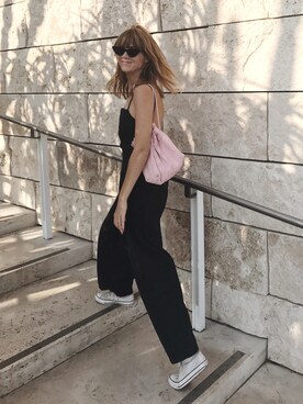 「sneakers」｜「アイテム（オールインワン・サロペット）」を使った、EliseApffelさん（レディース・173cm）の秋コーディネート