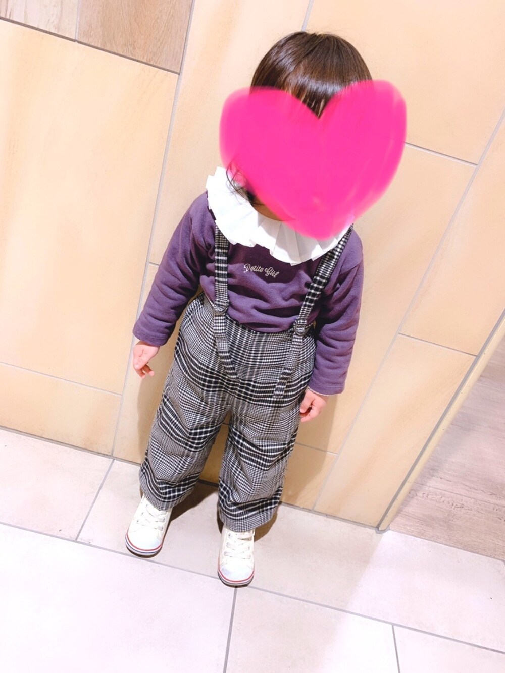「プティマイン(petit main)、おしゃれさんと繋がりたい、converse、休日コーデ」｜「petit mainのアイテム（オールインワン・サロペット、その他）」を使った、m.tさん（キッズ・90cm）の冬コーディネートの1枚目の写真