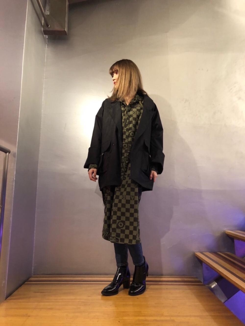 「ロック、Hysteric Glamour」｜「HYSTERIC GLAMOURのSC加工Sデニム 裾ZIP九分丈スリムパンツ（デニムパンツ、ブルー系）」を使った、tanniさん（レディース・161cm）の冬コーディネートの1枚目の写真