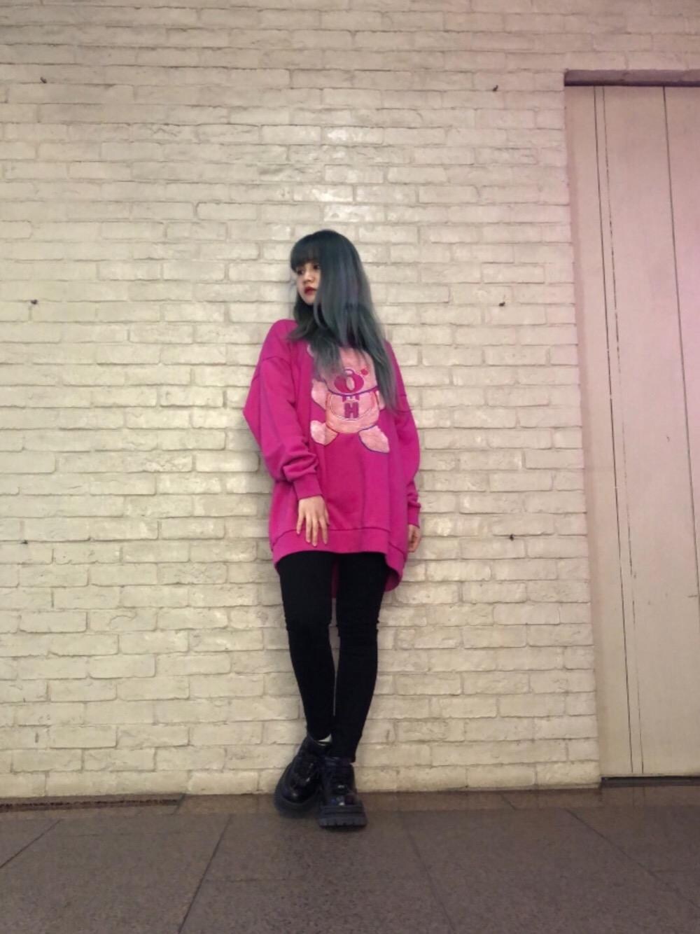 「シンプルコーデ、ラフコーデ、カジュアルコーデ、ストリートコーデ、アメカジコーデ」｜「HYSTERIC GLAMOURのISKOツイルスキニーパンツ（その他パンツ、ブラック系）」を使った、tanniさん（レディース・161cm）の冬コーディネートの1枚目の写真