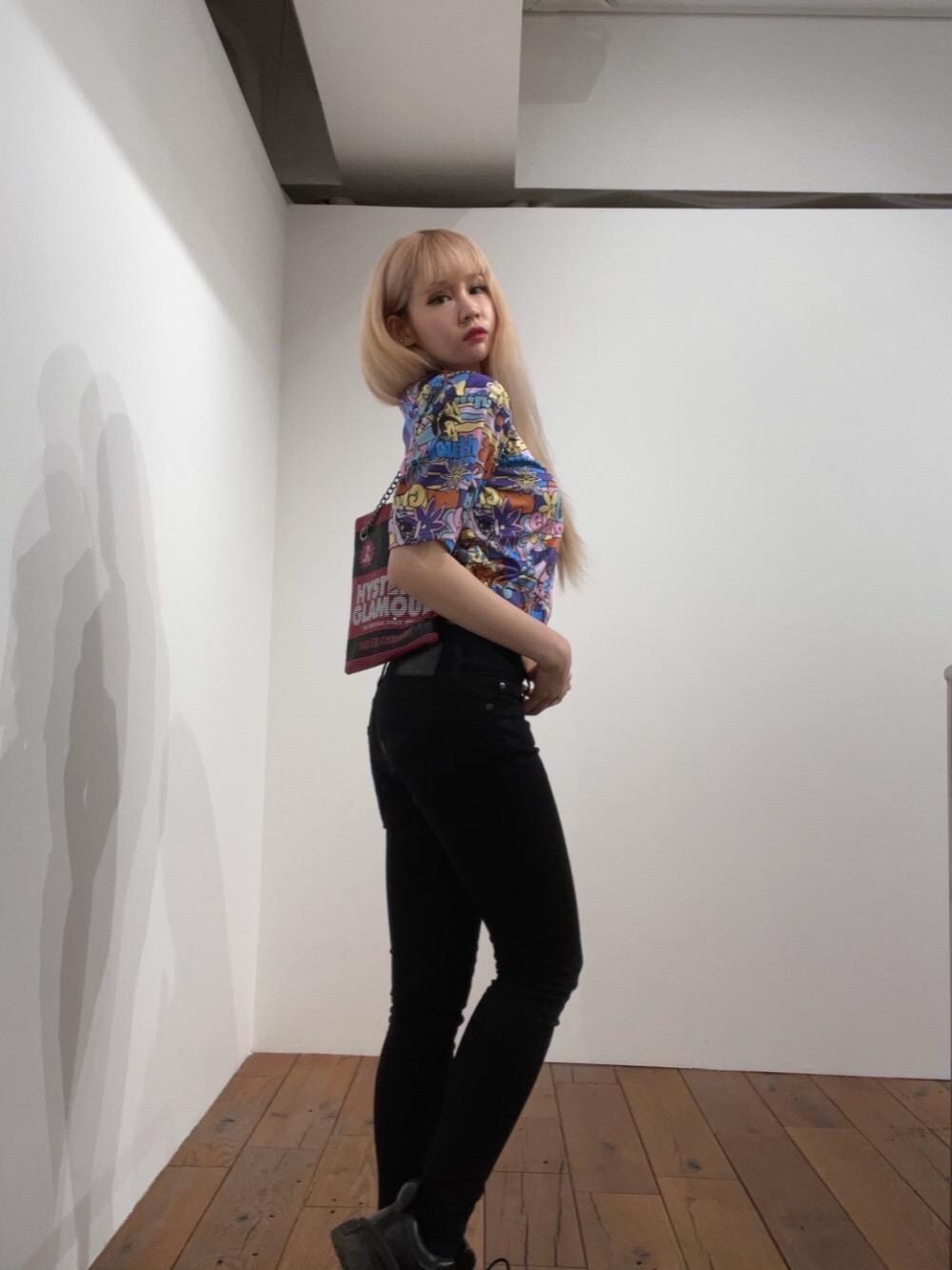 「ストリートコーデ、アメカジコーデ」｜「HYSTERIC GLAMOURのメタルメッシュバッグ（ショルダーバッグ、ブラック系）」を使った、tanniさん（レディース・161cm）の春コーディネートの1枚目の写真