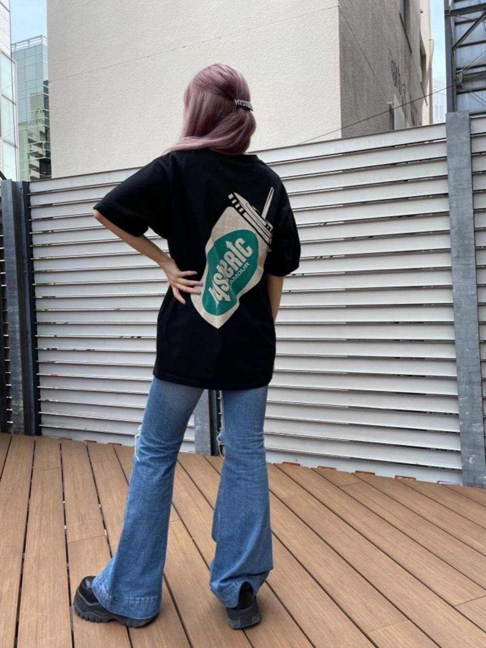 「シンプルコーデ、カジュアルコーデ、ストリートコーデ、アメカジコーデ」｜「HYSTERIC GLAMOURのSOFT DRINK Tシャツ（Tシャツ/カットソー、ブラック系）」を使った、tanniさん（レディース・161cm）の春コーディネートの1枚目の写真