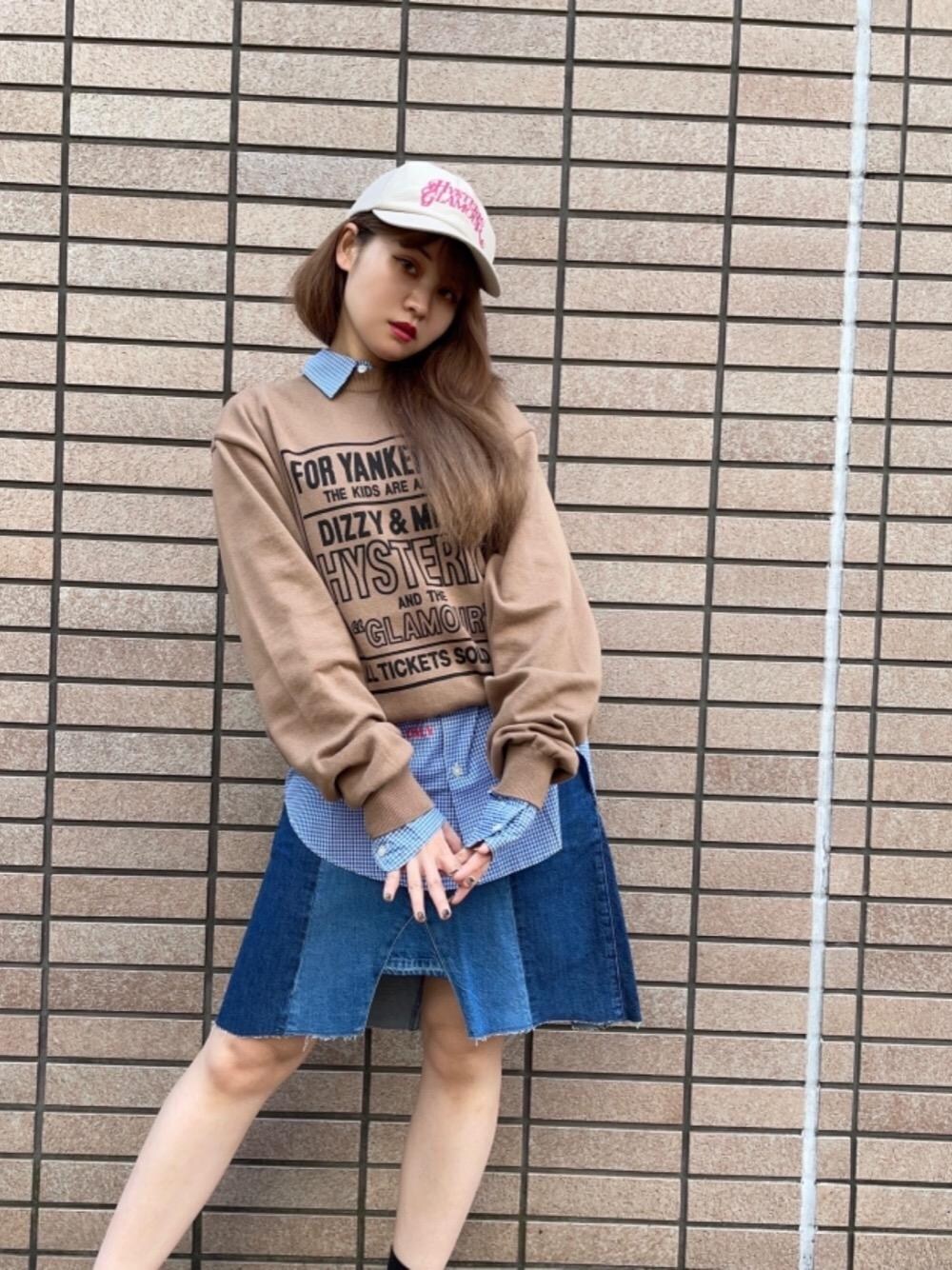 「シンプルコーデ、カジュアルコーデ、ストリートコーデ、アメカジコーデ、らふこーで」｜「HYSTERIC GLAMOURのHG SOUND EXPERIENCE レギュラーカラーシャツ（シャツ/ブラウス、ブルー系）」を使った、tanniさん（レディース・161cm）の秋コーディネートの1枚目の写真