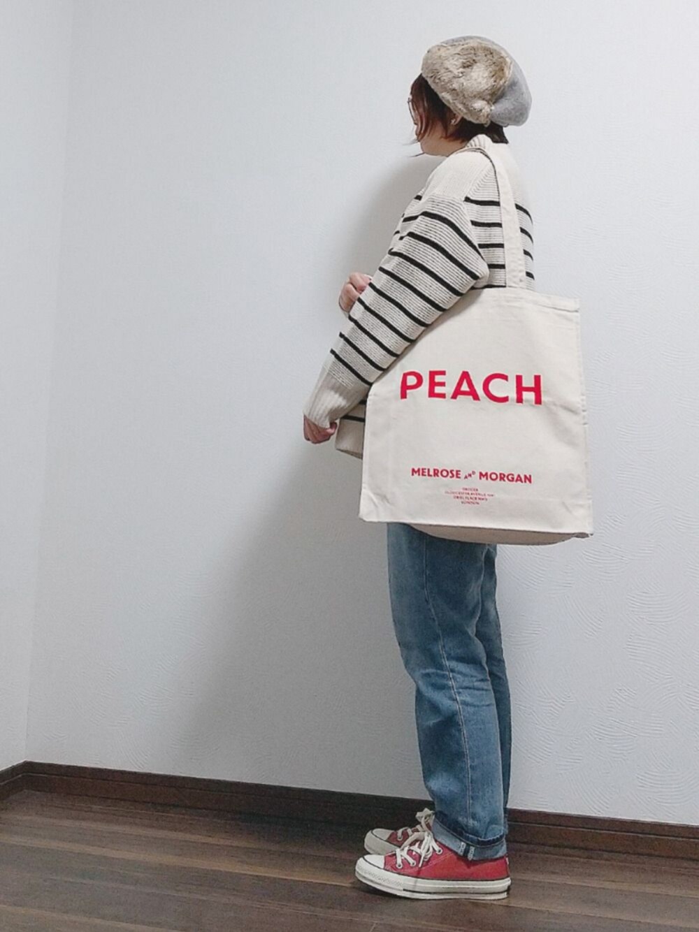 「polcadot、ベレー帽、ボーダートップス、デニム、トートバッグ、コンバース、シンプルコーデ、大人カジュアル、低身長、ママコーデ」｜「polcadotのバスクファーベレー帽（ハンチング/ベレー帽、グレー系）」を使った、yakkoさん（レディース・152cm）の秋コーディネートの1枚目の写真