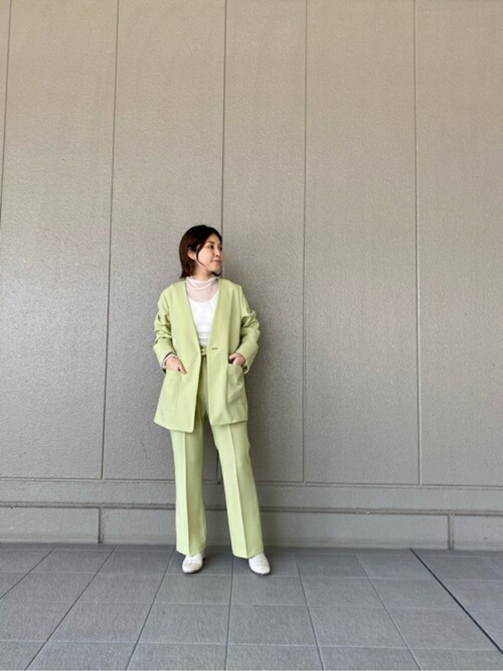 「パンツ、セットアップ、無地、スタイリング、今日のコーデ」｜「PUBLIC TOKYOの【2021 SPRING】極ノーカラージャケット（ノーカラージャケット、グリーン系）」を使った、madokaiwashitaさん（レディース・153cm）の春コーディネートの1枚目の写真