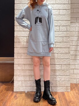 モノクロイラストパーカーワンピースを使った人気ファッションコーディネート Wear
