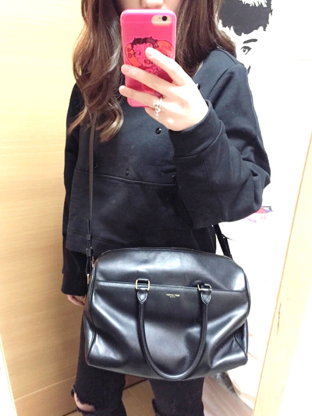 「Stella McCartney、Saint Laurent、saint laurent paris、ZARA、Chrome Hearts、クロムハーツ、サンローランパリ、黒コーデ」｜「STELLA McCARTNEYのアイテム（スウェット、ブラック系）」を使った、Nananさん（レディース・156cm）の冬コーディネートの1枚目の写真