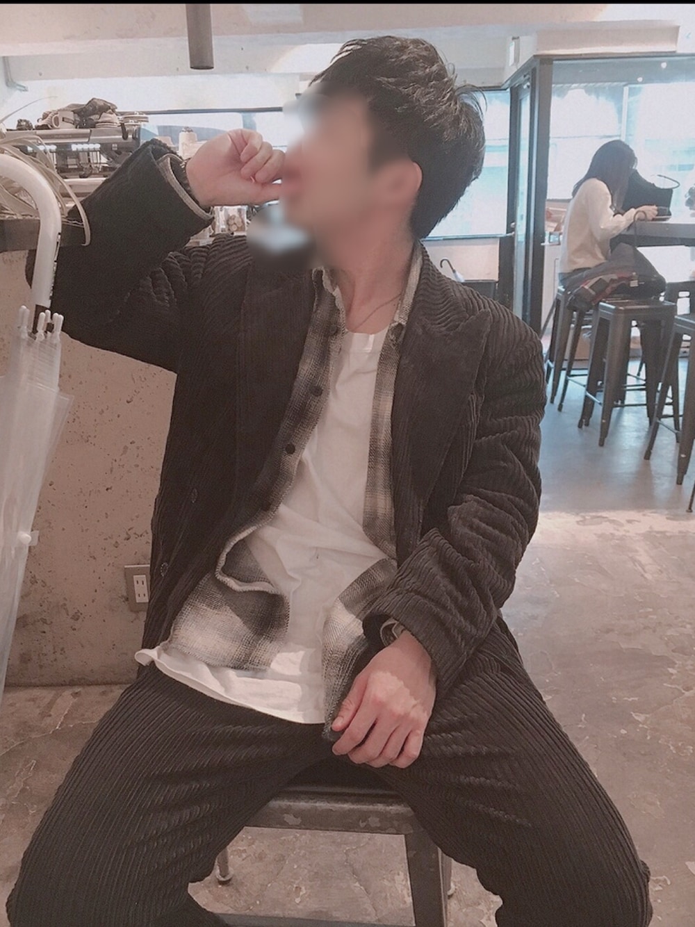 「冬アウター着回しチャレンジ、シンプル、お洒落さんとつながりたい、冬、ootd、カフェ、コーデュロイ、古着好きな人と繋がりたい、セットアップ、セットアップスタイル」｜「MUZEのアイテム（テーラードジャケット、ブラック系）」を使った、セニョールさん（メンズ・172cm）の冬コーディネートの1枚目の写真