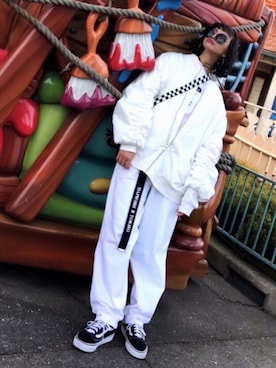 「ディズニーランド」｜「アイテム（MA-1）」を使った、chiさん（レディース・161cm）の冬コーディネート
