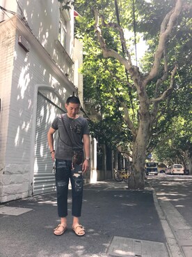 「アイテム（ビーチサンダル、ベージュ系）」を使った、B哥さん（メンズ・180cm）の夏コーディネート
