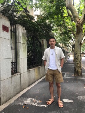 「アイテム（ビーチサンダル、ベージュ系）」を使った、B哥さん（メンズ・180cm）の夏コーディネート