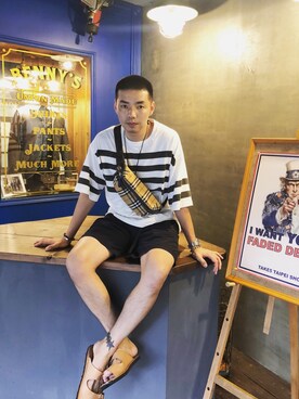 「アイテム（ビーチサンダル、ベージュ系）」を使った、B哥さん（メンズ・180cm）の夏コーディネート