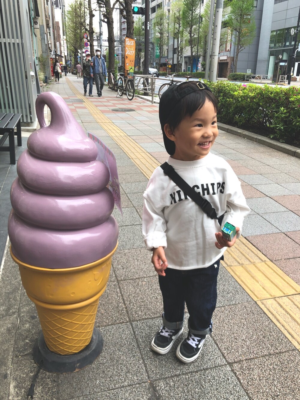 「おしゃれさんと繋がりたい、カジュアルコーデ、男の子、キッズコーデ、春コーデ」｜「SHIPS KIDSのアイテム（キャップ、ブラック系）」を使った、dudu&tentenさん（キッズ・90cm）の春コーディネートの1枚目の写真