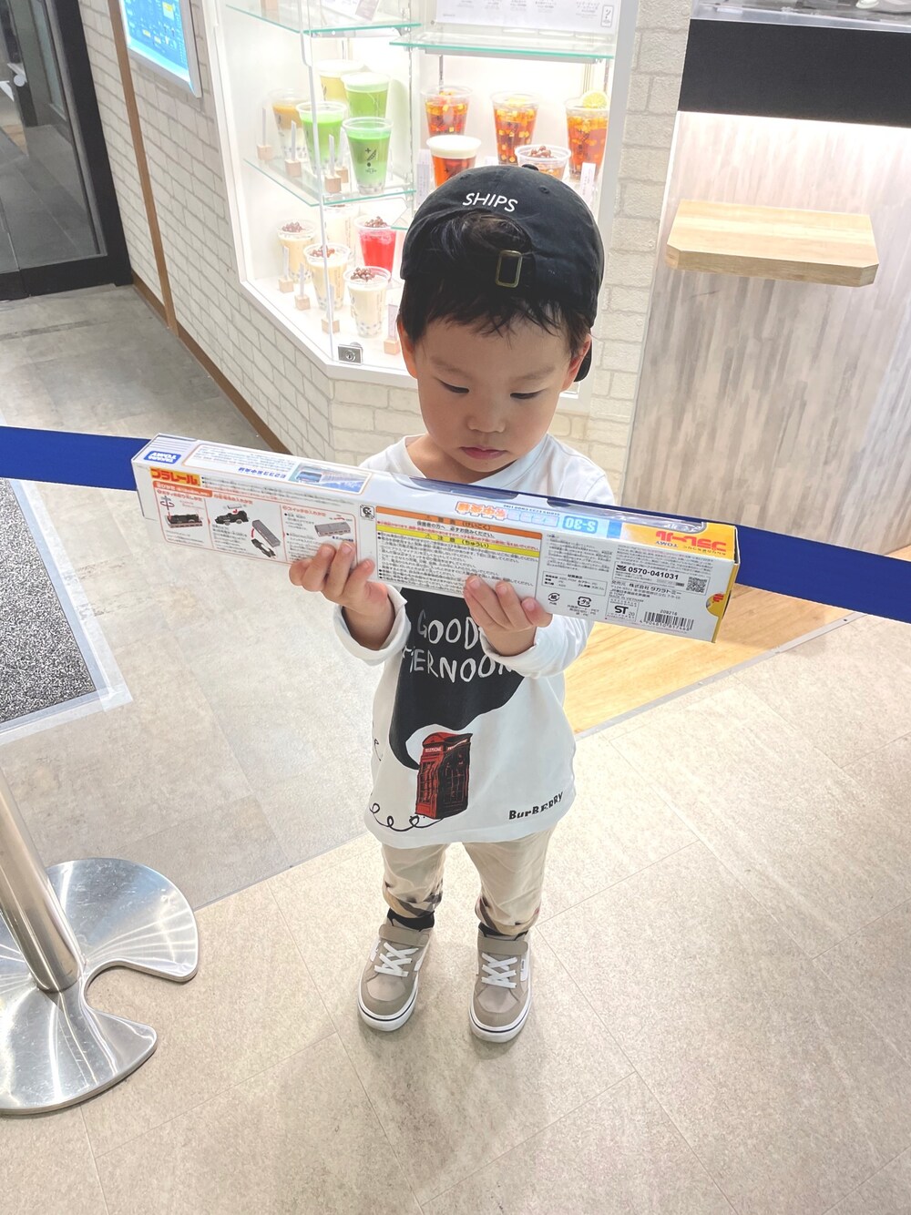 「キッズコーデ、休日スタイル、Tシャツ、男の子コーデ、おしゃれさんと繋がりたい」｜「BURBERRYのアイテム（Tシャツ/カットソー、ホワイト系）」を使った、dudu&tentenさん（キッズ・90cm）の春コーディネートの1枚目の写真