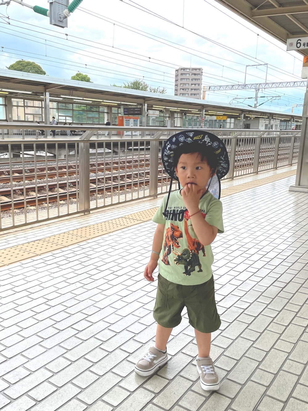 「休日スタイル、キッズコーデ、ショートパンツ、おとこのこ、初夏コーデ」｜「Disneyのアイテム（ハット、ブルー系）」を使った、dudu&tentenさん（キッズ・90cm）の夏コーディネートの1枚目の写真