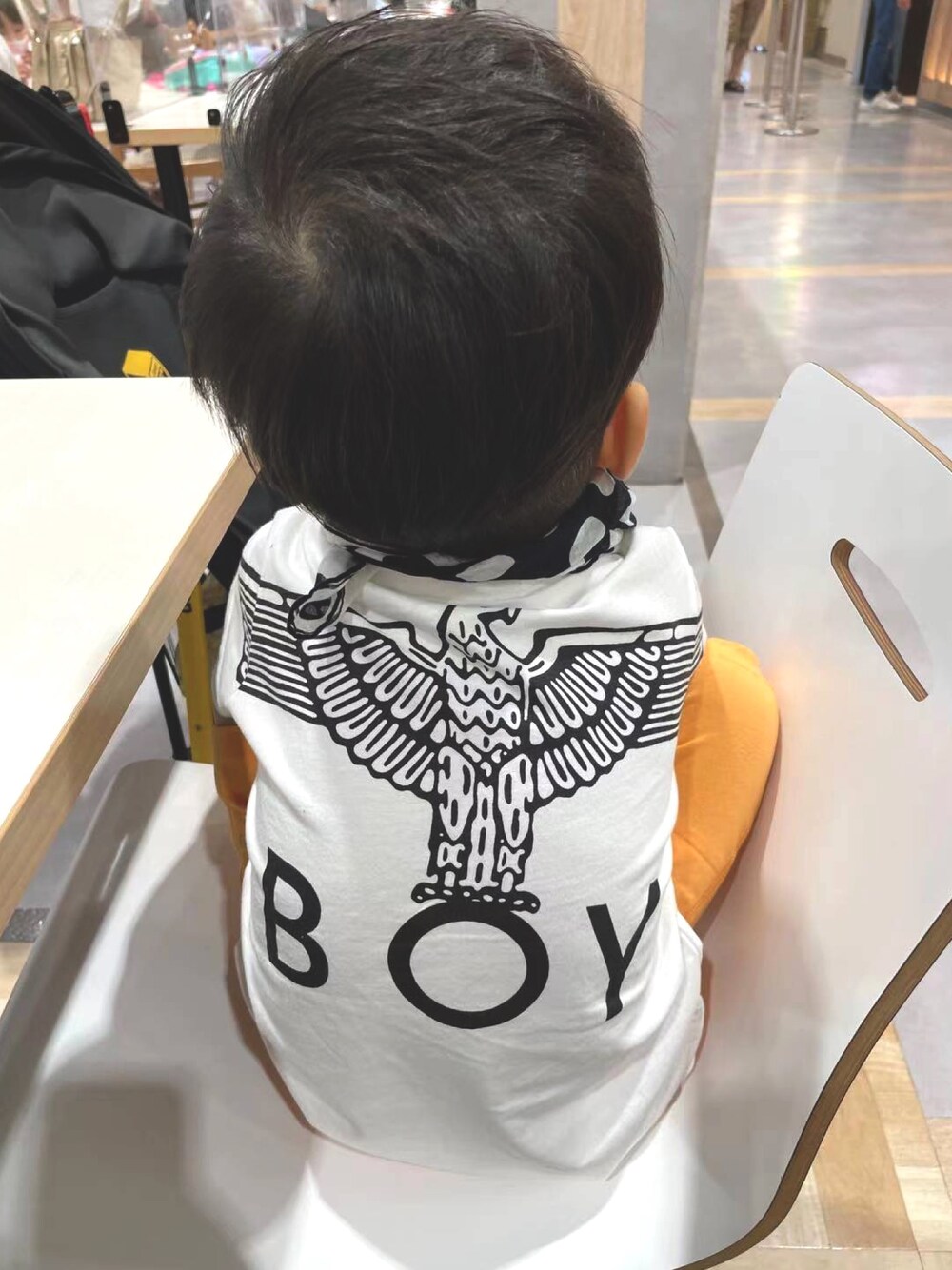「シンプルコーデ、夏コーデ、夏だ！Tシャツ着よう！、男の子、キッズコーデ、カジュアル」｜「BOY LONDONのアイテム（Tシャツ/カットソー、ホワイト系）」を使った、dudu&tentenさん（キッズ・100cm）の夏コーディネートの1枚目の写真