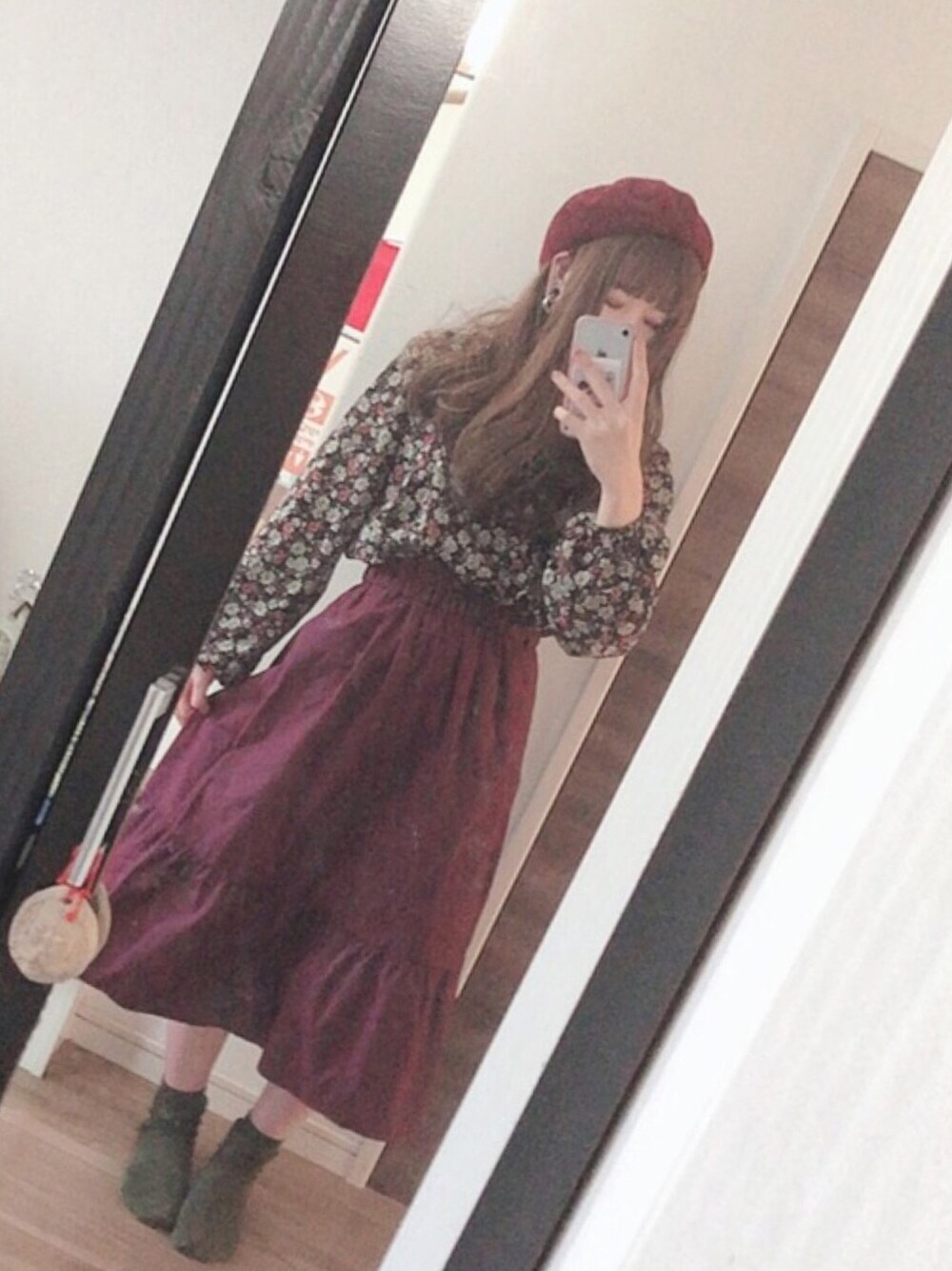 「昨日のコーデ、プチプラコーデ、秋のコーデ、秋冬、UNIQLO、スカート、ベレー帽」｜「UNIQLOのアイテム（スカート、レッド系）」を使った、ぽんさん（レディース・157cm）の秋コーディネートの1枚目の写真
