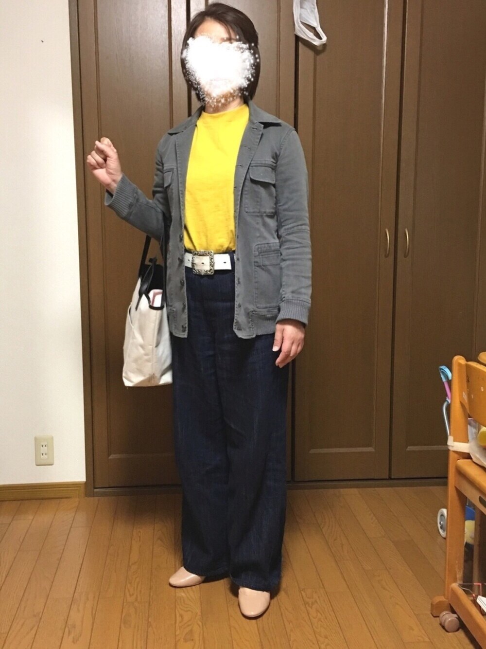 「カジュアル、きれいめカジュアル、はるコーデ、デニム、ぽっちゃり、シンプル、シャツイン、バキーパンツ、ベルイエロー、美女と野獣キャンペーン」｜「gommeのアイテム（ジャケット/アウター、グレー系）」を使った、ミロリン🐷さん（レディース・162cm）の春コーディネートの1枚目の写真