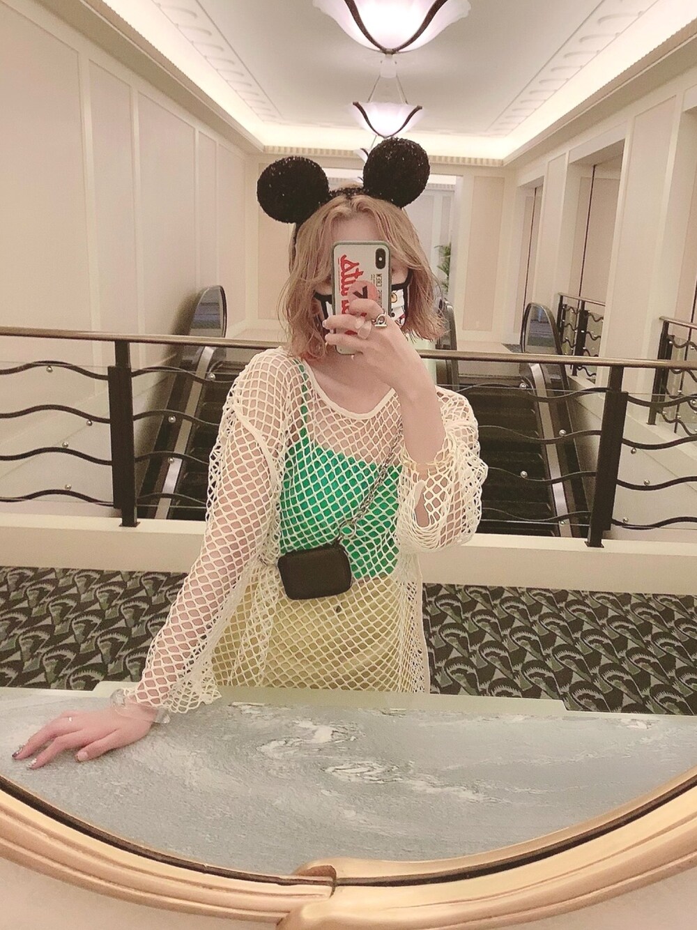 「休日コーデ、ZARA、ビッグシルエット、ノースリーブ、休日スタイル、ビタミンカラー、プチプラ、メッシュ、ディズニー、グリーン」｜「VACANCYのメッシュオーバーカットソー（Tシャツ/カットソー、ベージュ系）」を使った、Otsuguさん（レディース・159cm）の夏コーディネートの1枚目の写真