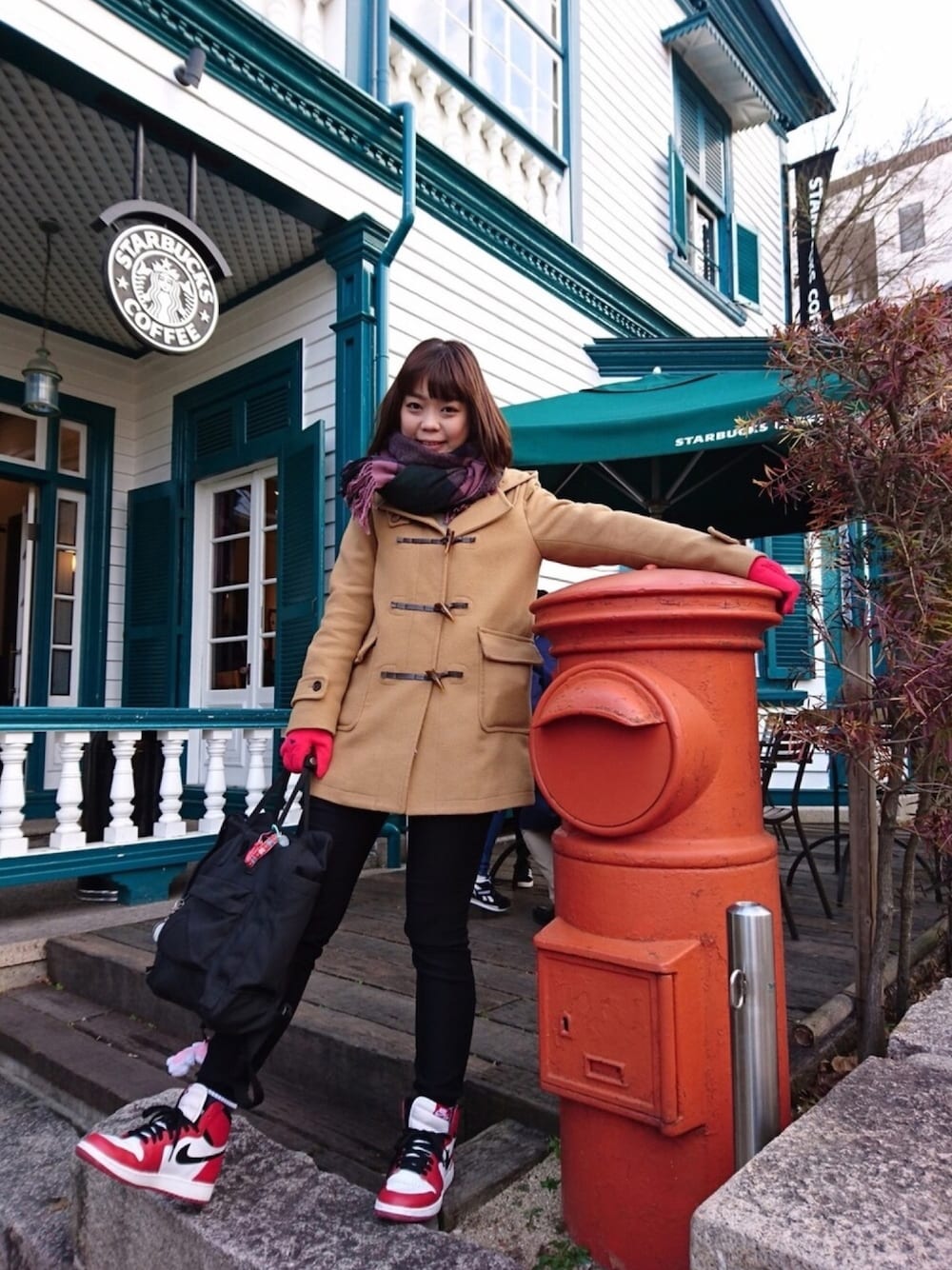 「AIR JORDAN、air jordan 1、sneakers、MUJI、kanken、鵝鵝商店」｜「Kankenのアイテム（バックパック/リュック、ブラック系）」を使った、はるかさん（レディース・165cm）の冬コーディネートの1枚目の写真