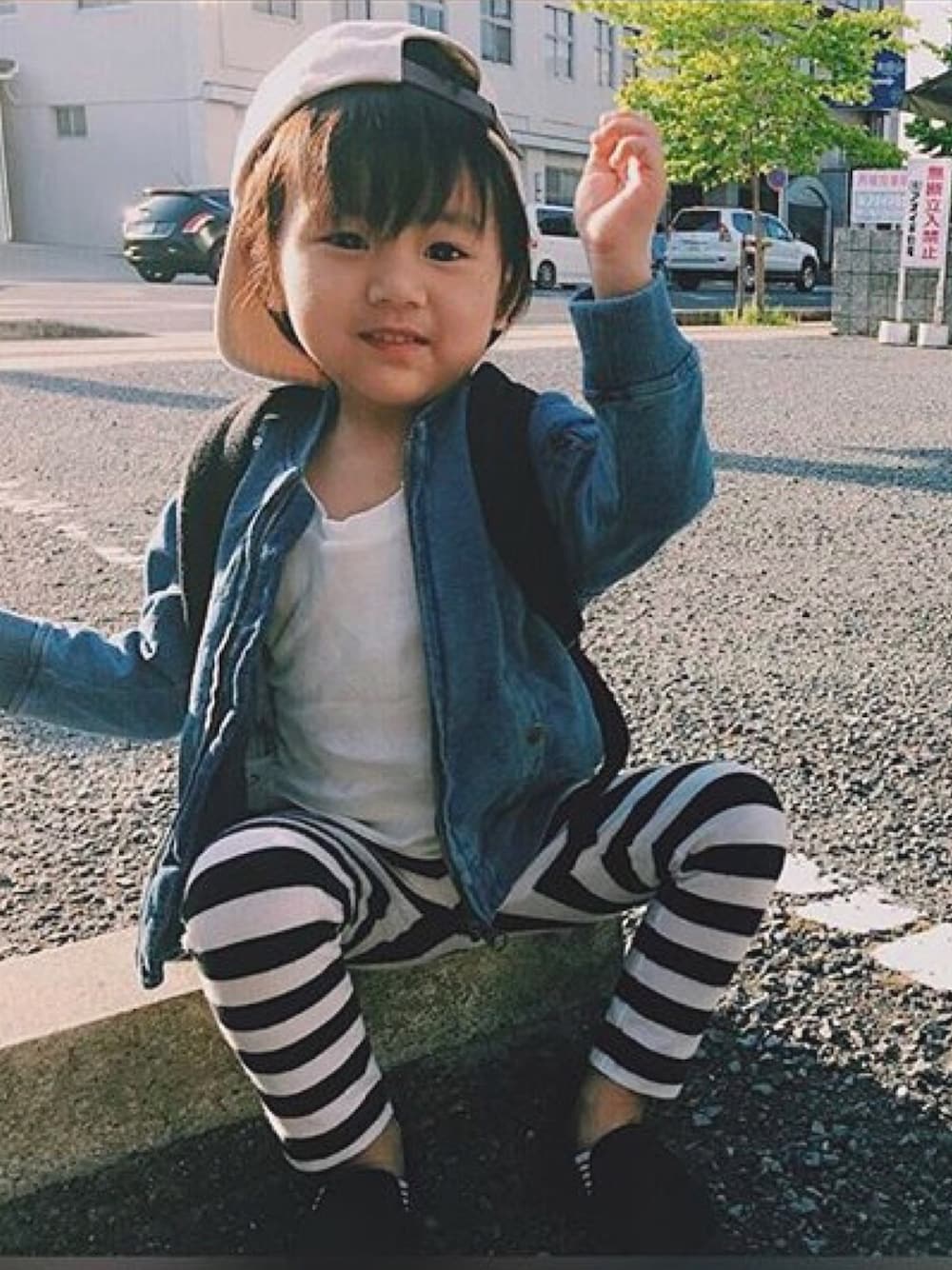 「キッズコーデ、キッズファッション、デニムジャケット、キャップ、帽子、ボーダー、男の子コーデ、はるコーデ」｜「petit mainのアイテム（デニムジャケット、ブルー系）」を使った、xxKaitoxxさん（キッズ・110cm）の春コーディネートの1枚目の写真