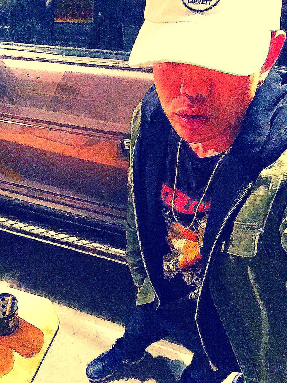 「ガレージ、アメリカ、ヒップホップ、HIPHOP、春コーデ、GU、ラフ、ぼぼぼぼうず、ぼうずにひげ」｜「コルベット（仙台発信）のアイテム（キャップ、ホワイト系）」を使った、KIDさん（メンズ・168cm）の春コーディネートの1枚目の写真