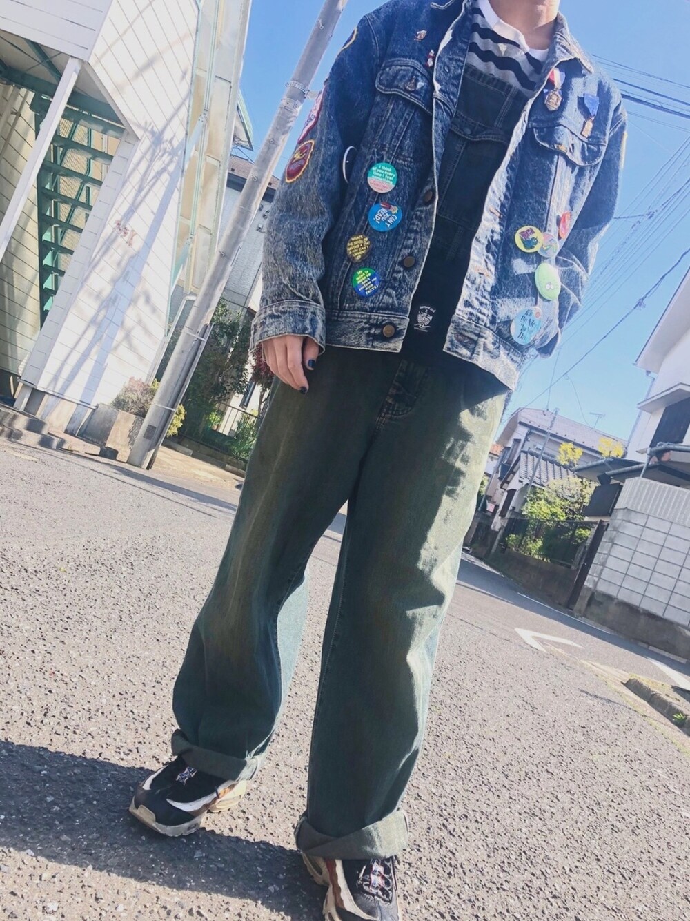 「春、古着、アメカジ、デニム、デニムジャケット、デニムパンツ、オーバーオール、ボーダー、ウエストポーチ、エアマックス」｜「Leeのアイテム（デニムジャケット、ブルー系）」を使った、よっちさん（メンズ・170cm）の春コーディネートの1枚目の写真