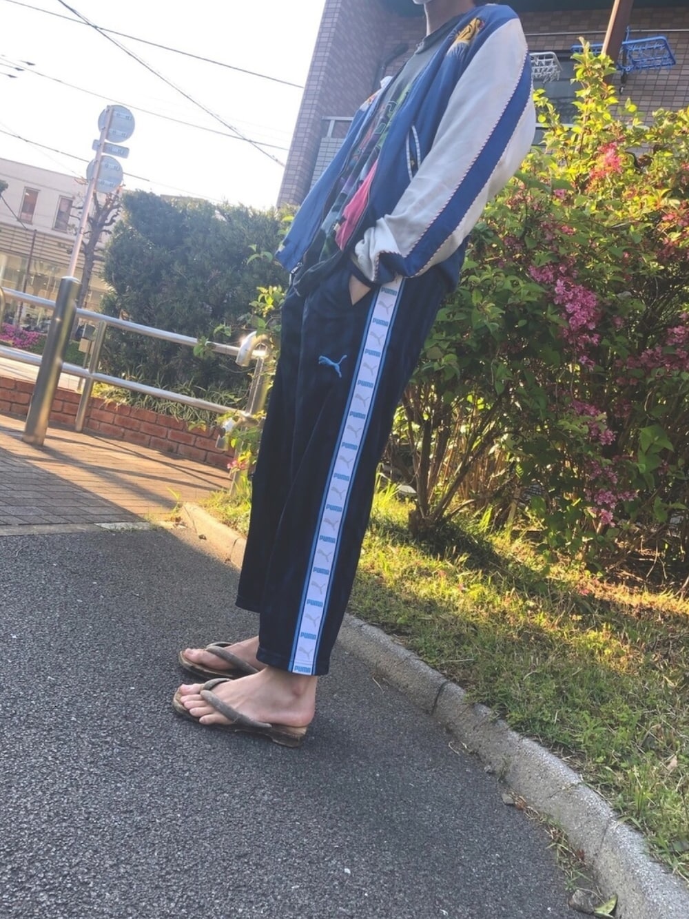 「お洒落さんとつながりたい、休日スタイル、春コーデ、古着MIX、ストリート、スカジャン、ジャケット、ジャージ、下駄、カジュアルコーデ」｜「TAILOR TOYOのTAILOR TOYO /  東洋テーラー : ACETATE SUKAAGING MOSEL #（ブルゾン、ブルー系）」を使った、よっちさん（メンズ・170cm）の春コーディネートの1枚目の写真