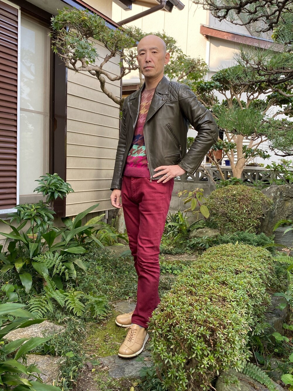 「ライダース、ダブルライダース、レザージャケット、ポールスミス、Paul Smith、オトナカジュアル、カジュアル、きれいめカジュアル、ニット、デニム」｜「Paul Smithのアイテム（デニムパンツ、レッド系）」を使った、柴犬ゴローさん（メンズ・178cm）の秋コーディネートの1枚目の写真