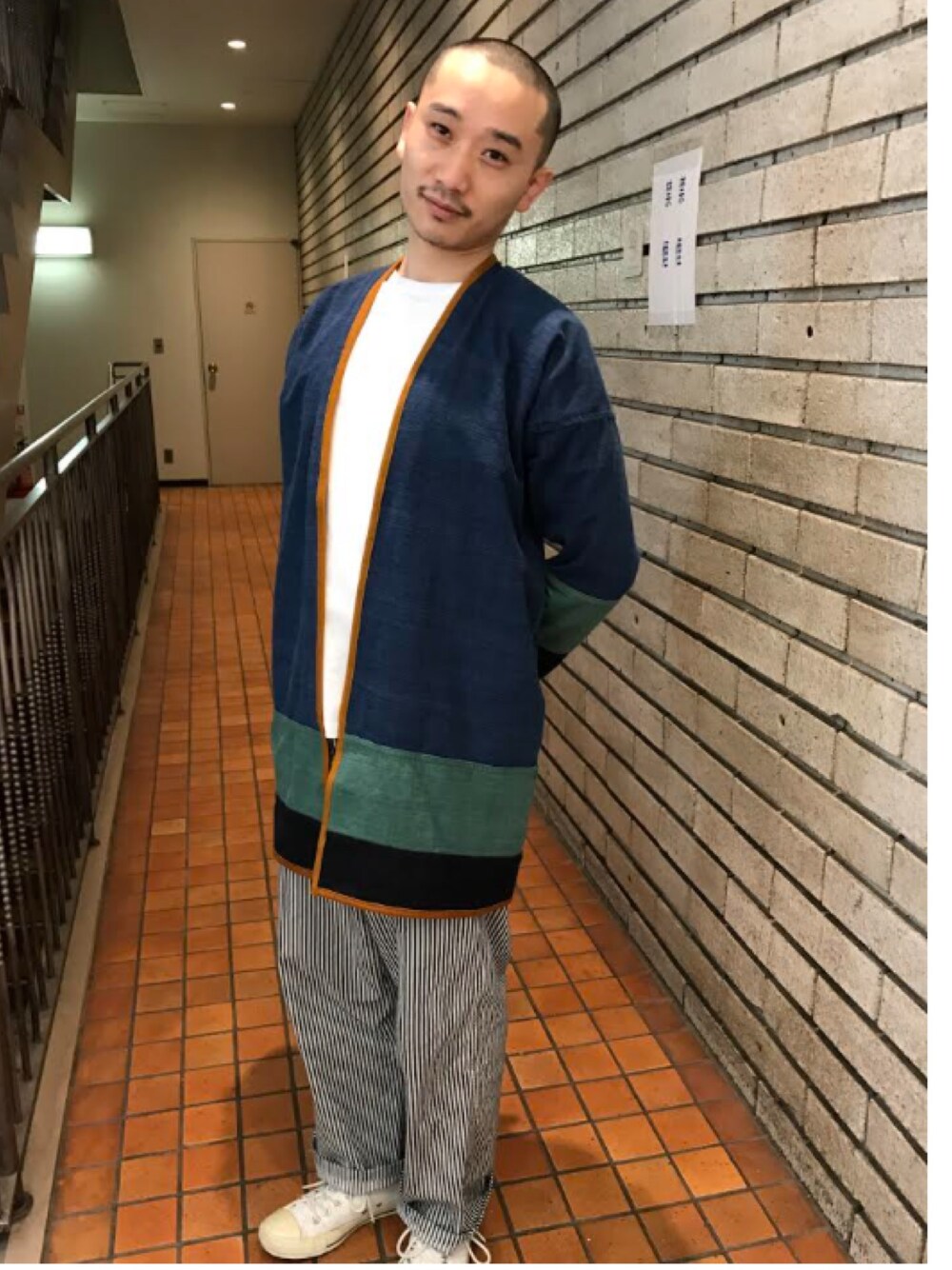 「シンプルコーデ」｜「VISVIMのアイテム（ノーカラージャケット、ブルー系）」を使った、sunhouse神南さん（メンズ・169cm）の春コーディネートの1枚目の写真