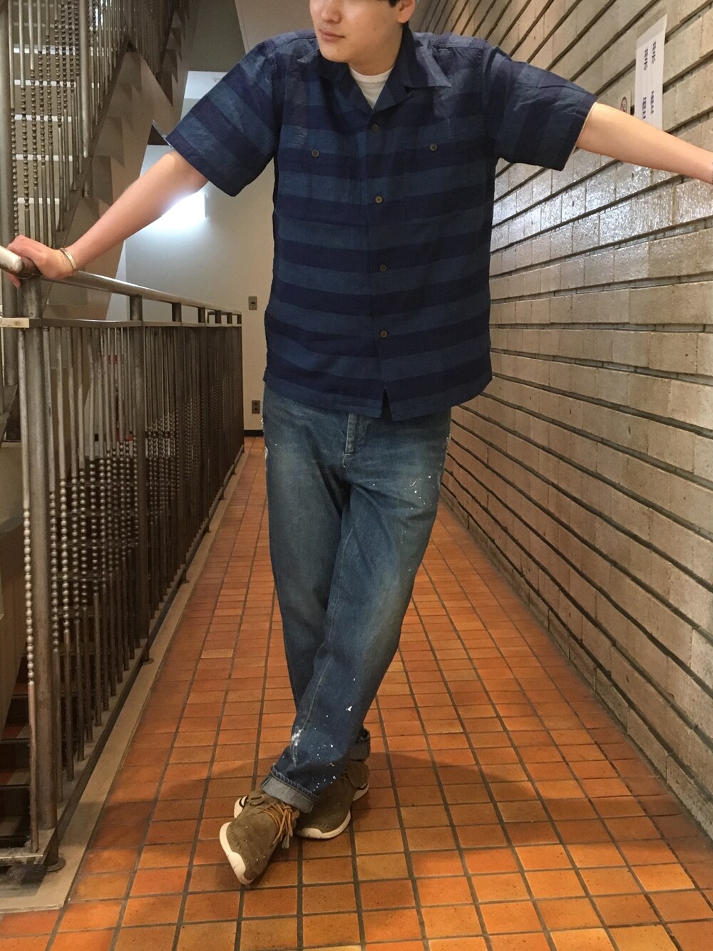 「春、カジュアルコーデ、デニム、ビズビム、visvim、カイキンシャツ」｜「BURGUS PLUSのBP17503-1 (ND) Size L着用（シャツ/ブラウス、ブルー系）」を使った、sunhouse神南さん（メンズ・178cm）の春コーディネートの1枚目の写真