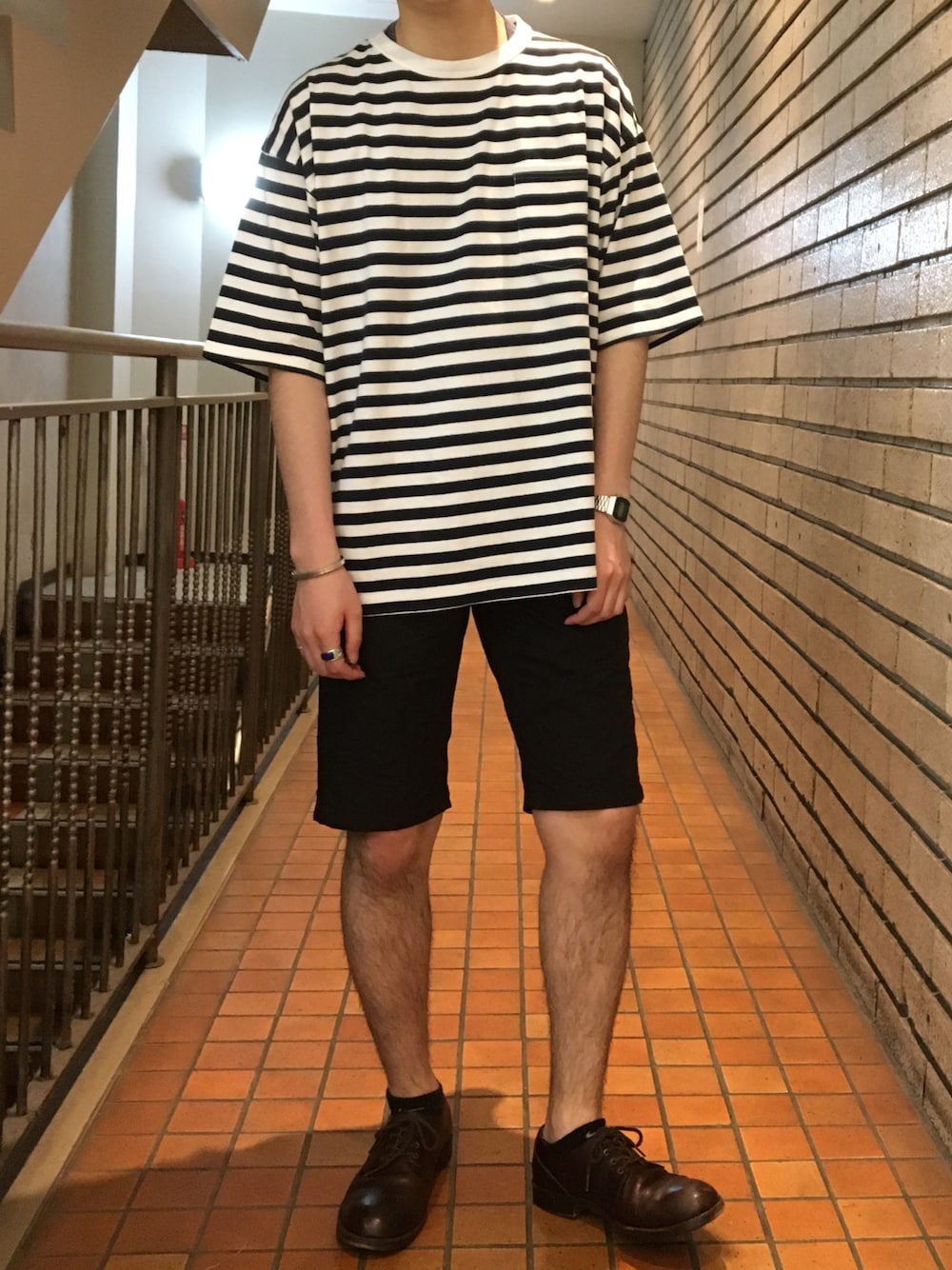 「ショートパンツ、タイト、ワイドシルエット、ビックシルエット、夏コーデ」｜「GOLDのGL77522 (128) Size L着用（Tシャツ/カットソー、ホワイト系）」を使った、sunhouse神南さん（メンズ・178cm）の春コーディネートの1枚目の写真