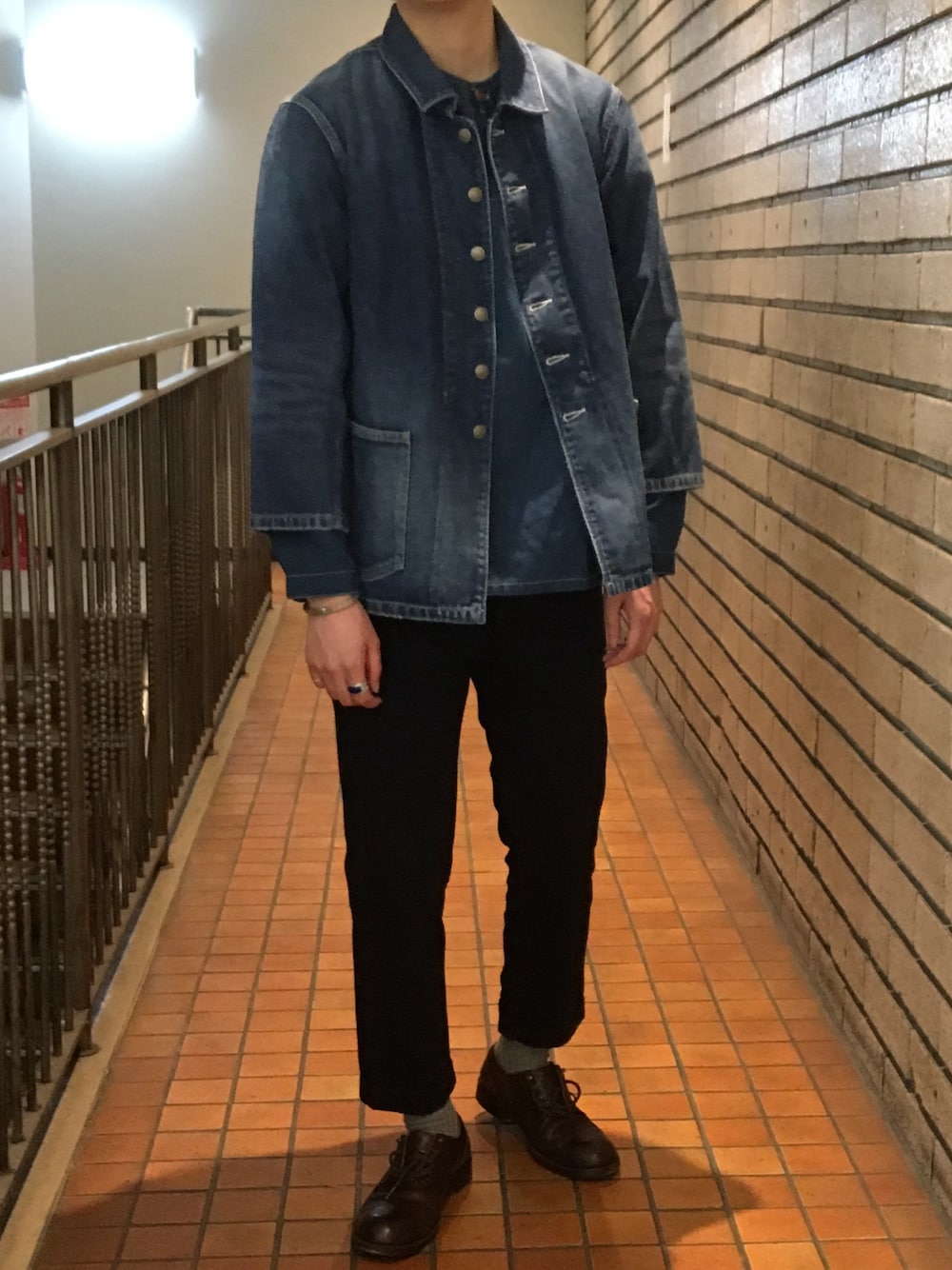 「visvim、デニムジャケット、デニム、加工デニム、七分袖、シンプルコーデ」｜「VISVIMの117105006006 Size L着用（デニムジャケット、ブルー系）」を使った、sunhouse神南さん（メンズ・178cm）の春コーディネートの1枚目の写真
