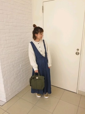 「Samansa Mos2 blue（サマンサモスモスブルー）のアイテム（スニーカー）」を使った、やましたりなさん（レディース・154cm）の秋コーディネート