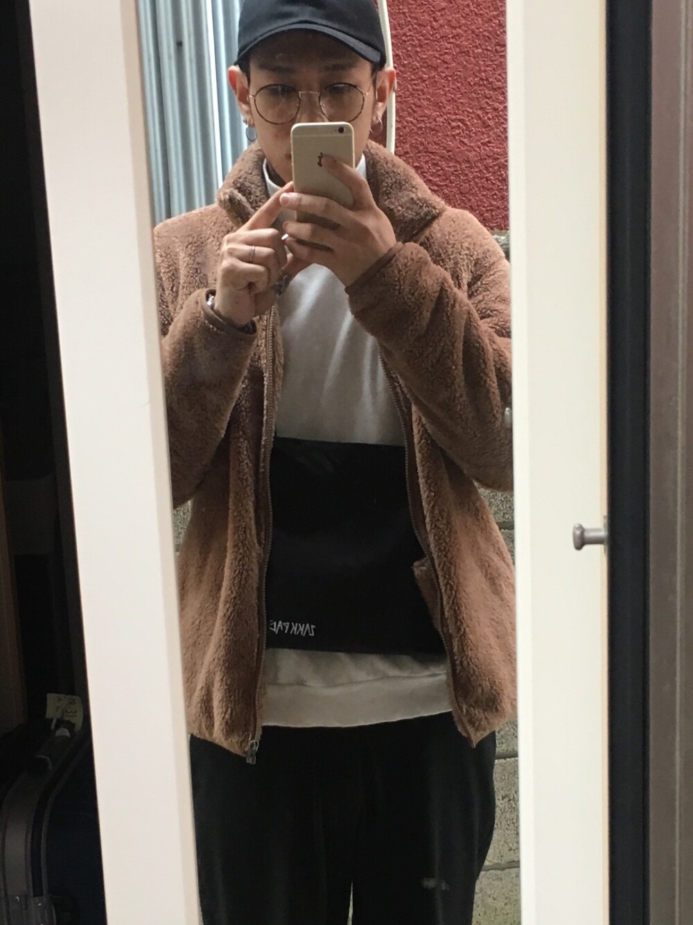 「UNIQLOのアイテム（ジャケット/アウター、ブラウン系）」を使った、モキチさん（メンズ・180cm）の冬コーディネートの1枚目の写真